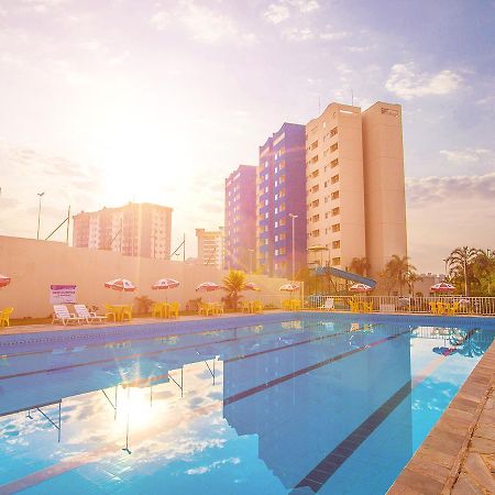 Golden Dolphin Express - Viva Ferias Appartement Caldas Novas Buitenkant foto